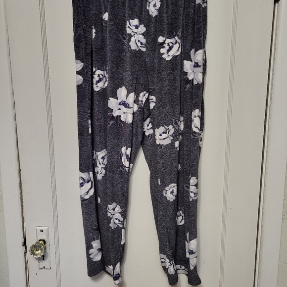 Simply Vera Fleece Pajamas - Picture 9 of 13